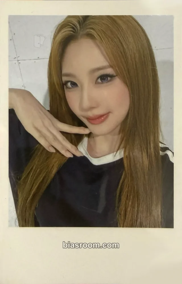 Xinyu tripleS 4th World Tour <ANDLESS> K-pop photocard