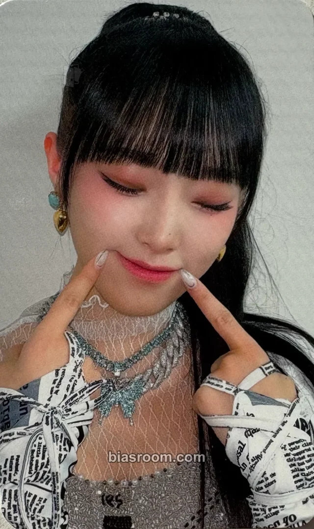 Yena Yena SMiLEY K-pop photocard