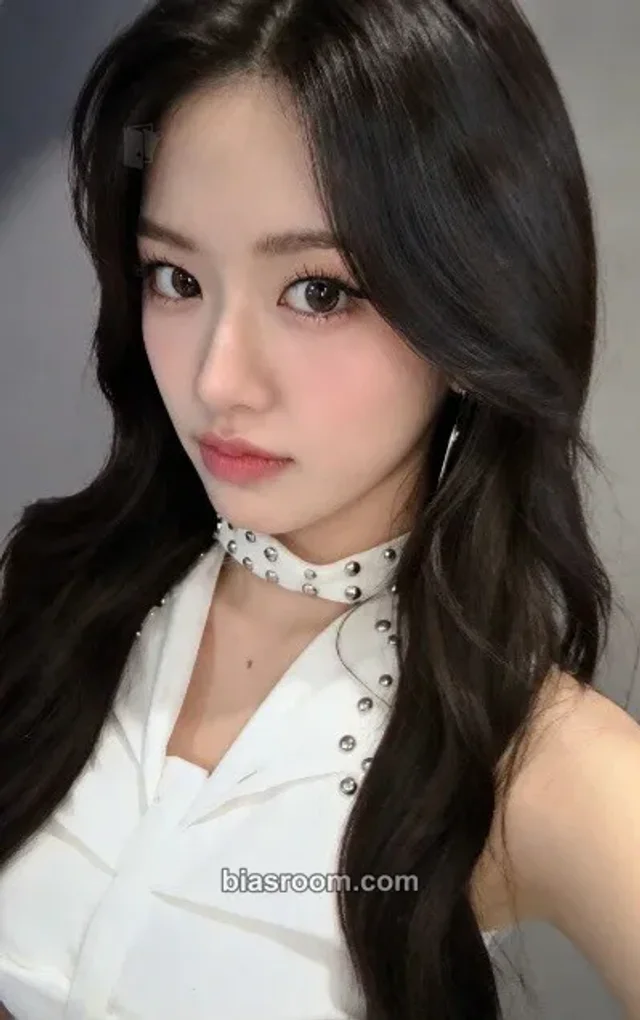 Yujin IVE Looks Can Kill K-pop photocard