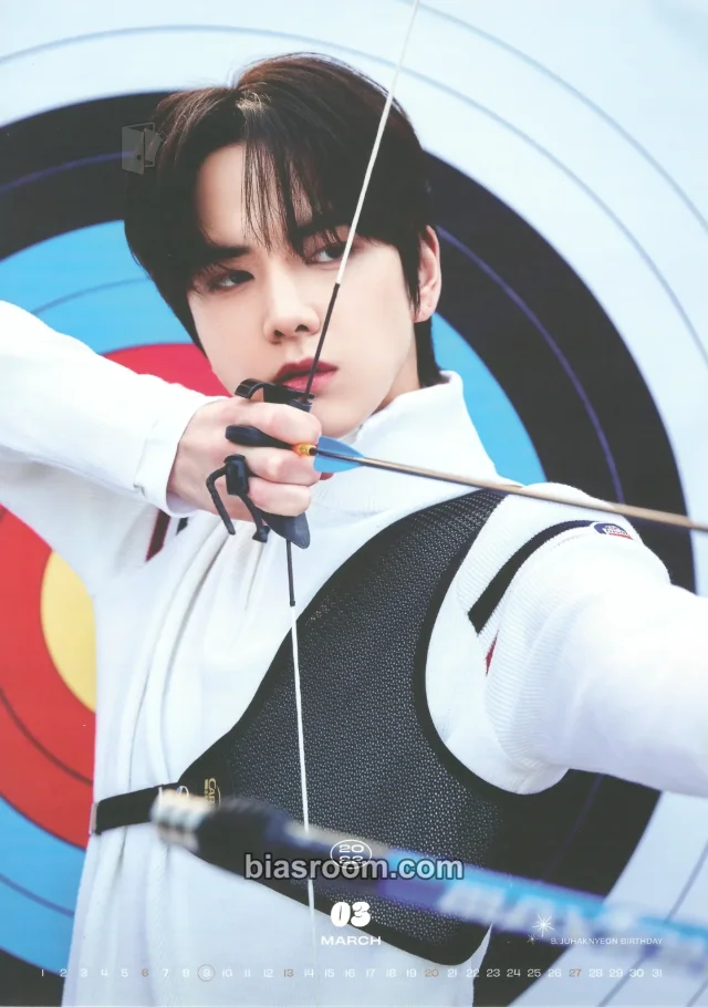 Younghoon THE BOYZ 2022 SEASON'S GREETINGS [ATHLETE CLUB] K-pop photocard