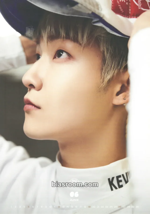 Kevin THE BOYZ 2022 SEASON'S GREETINGS [ATHLETE CLUB] K-pop photocard