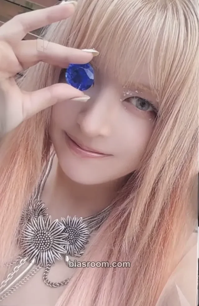 Lily NMIXX Strange Muse K-pop photocard