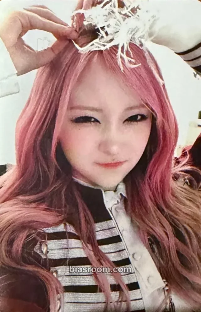 MiU MADEIN Girl Meets Boy K-pop photocard