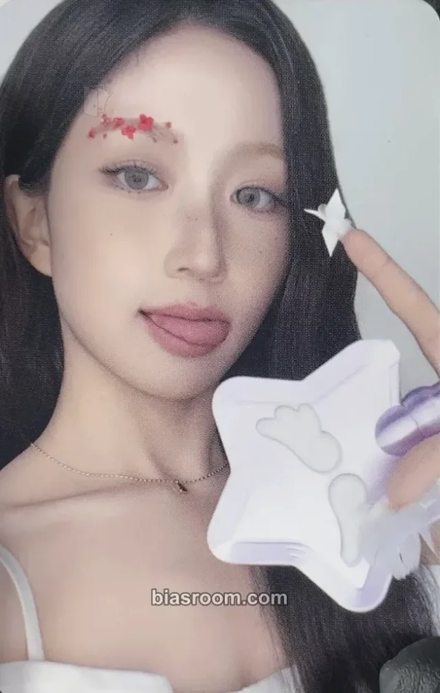 Photocard K-pop di Haewon NMIXX Strange Muse