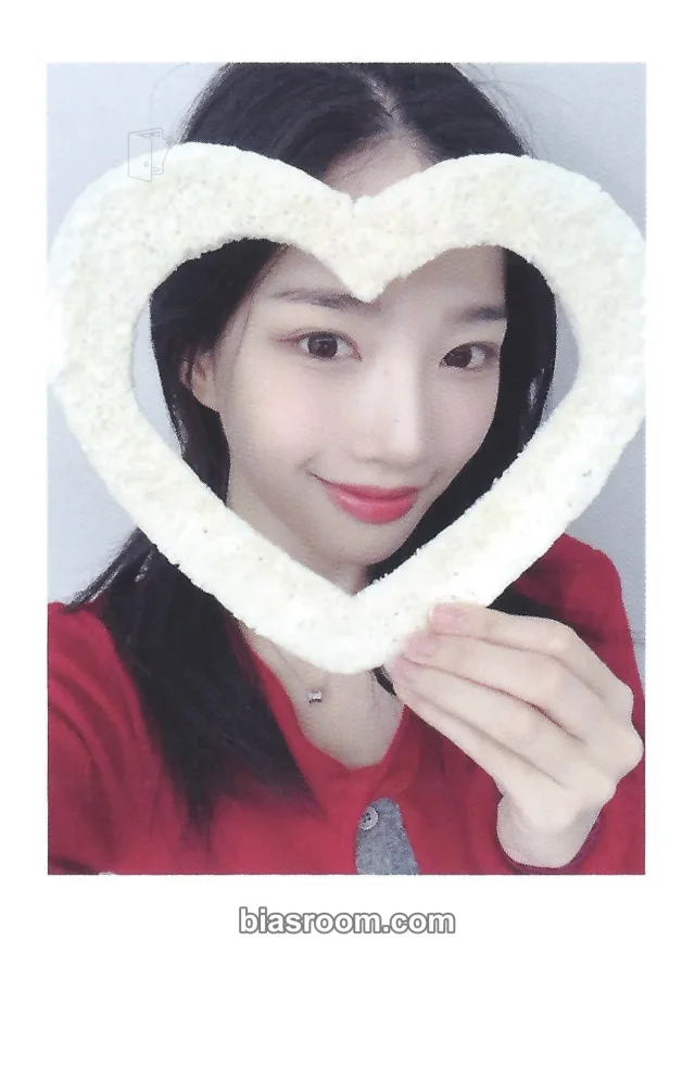 Yooyeon tripleS Beyond Beauty K-pop photocard
