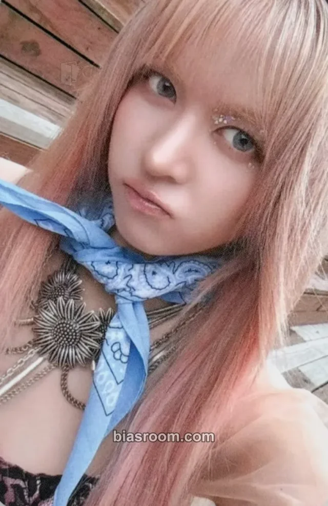 Lily NMIXX Strange Muse K-pop photocard