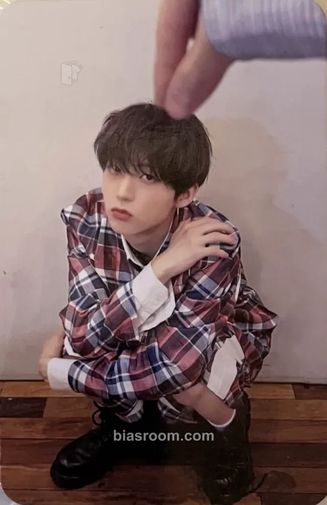 Photocard K-pop Hwi TNX For Real?