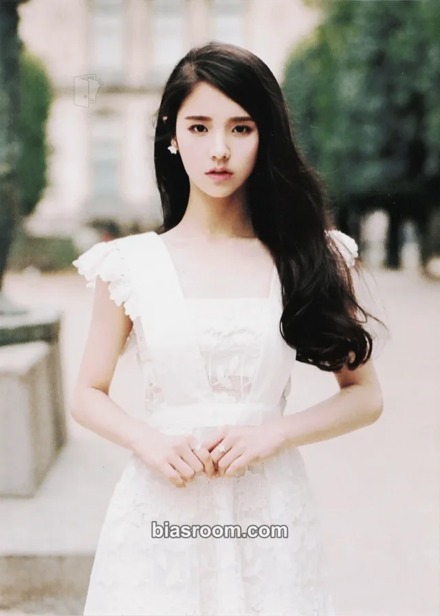 Photocard K-pop di HeeJin LOONA FamilyMart