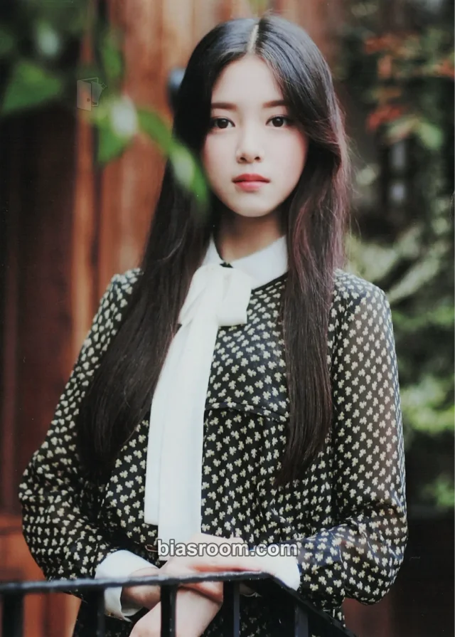 Photocard K-pop di HyunJin LOONA FamilyMart