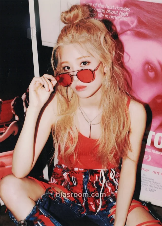 Kim Lip LOONA FamilyMart K-pop Photocard