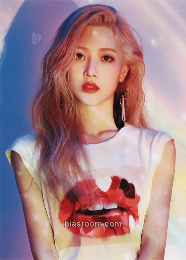 Kim Lip LOONA FamilyMart K-pop Photocard