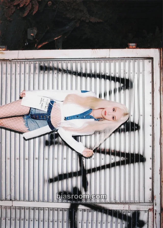 Photocard K-pop di JinSoul LOONA FamilyMart