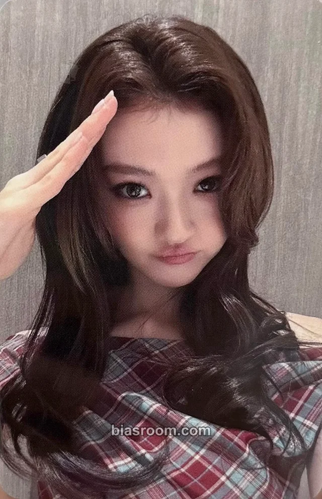 Ella MEOVV BITE NOW K-pop photocard