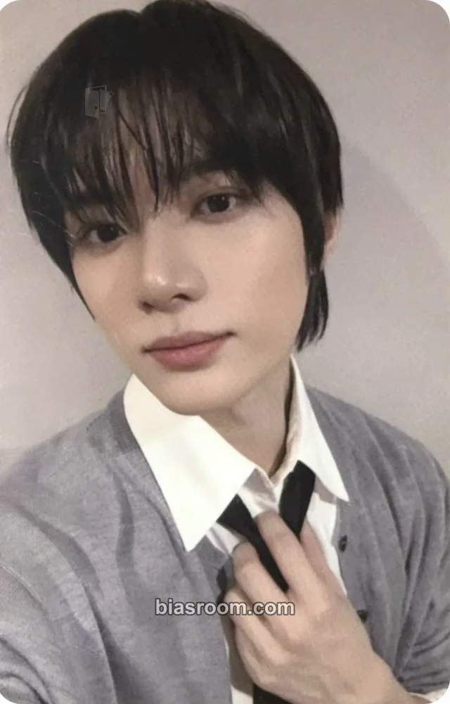 Beomgyu TOMORROW X TOGETHER 7TH YEAR: A Moment of Stillness in the Thorns K-pop photocard