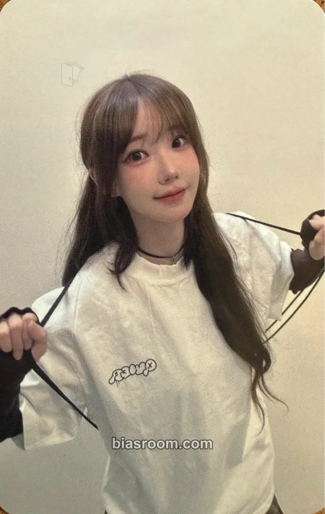 Magenta QWER Algorithm's Blossom K-pop photocard