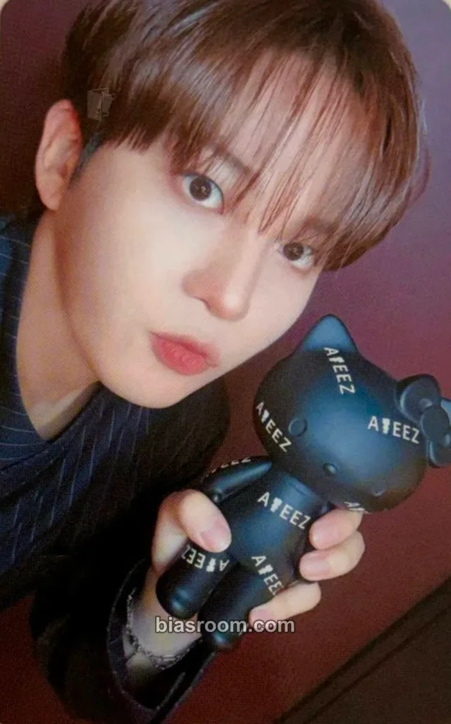 Jongho ATEEZ HELLO KITTY Black Series × ATEEZ K-pop photocard