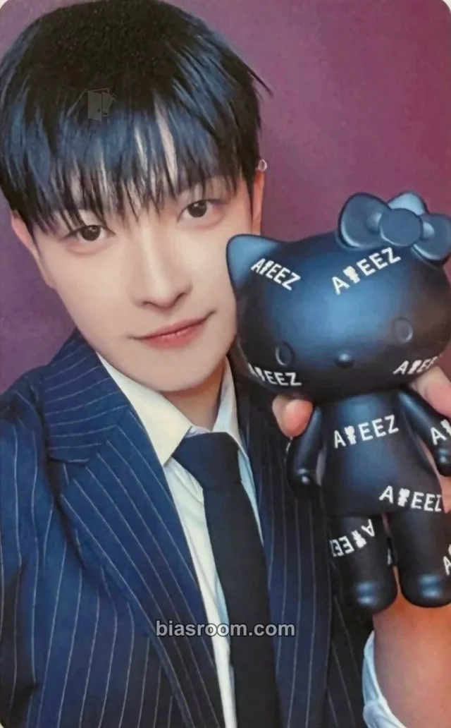 Hongjoong ATEEZ HELLO KITTY Black Series × ATEEZ K-pop photocard