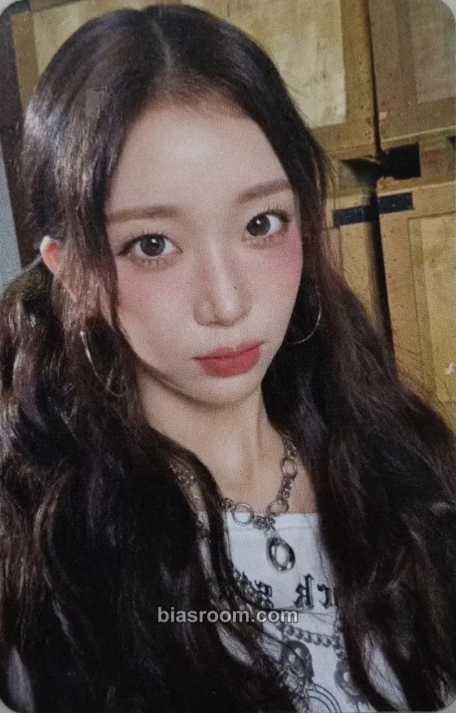 Sumin STAYC 2026 SEASON'S GREETINGS [NOW TUNING...111.2MHz] K-pop photocard