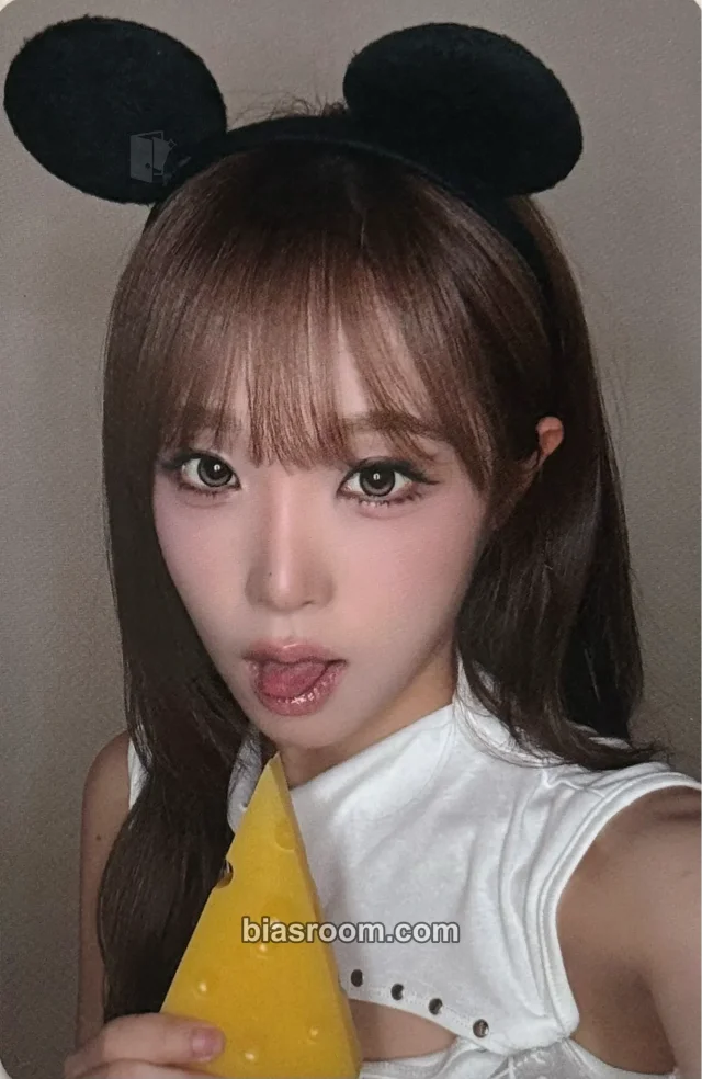 Yena Yena Love Catcher K-pop photocard