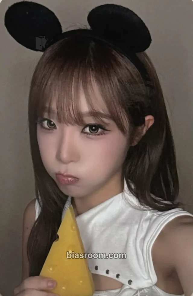 Yena Yena Love Catcher K-pop photocard