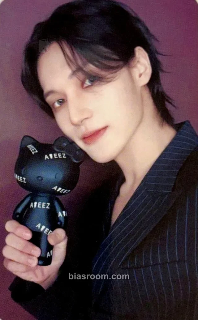 Wooyoung ATEEZ HELLO KITTY Black Series × ATEEZ K-pop photocard