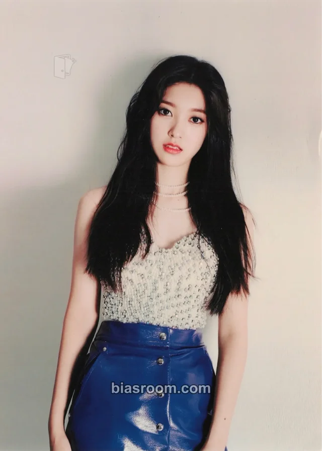 Choerry LOONA FamilyMart K-pop photocard