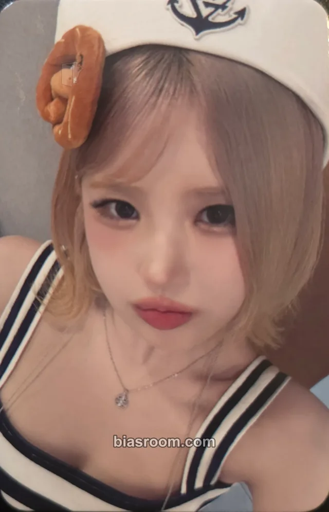 Hayoung fromis_9 Glow ME K-pop photocard