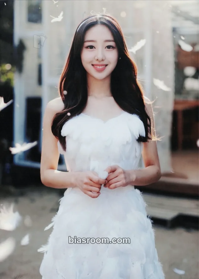 Yves LOONA FamilyMart K-pop photocard