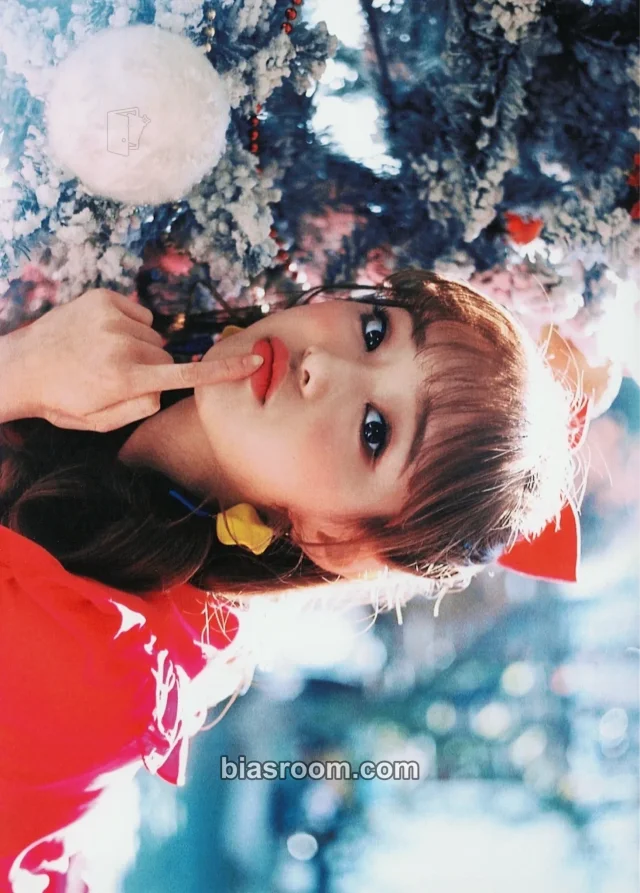Chuu LOONA FamilyMart K-pop photocard