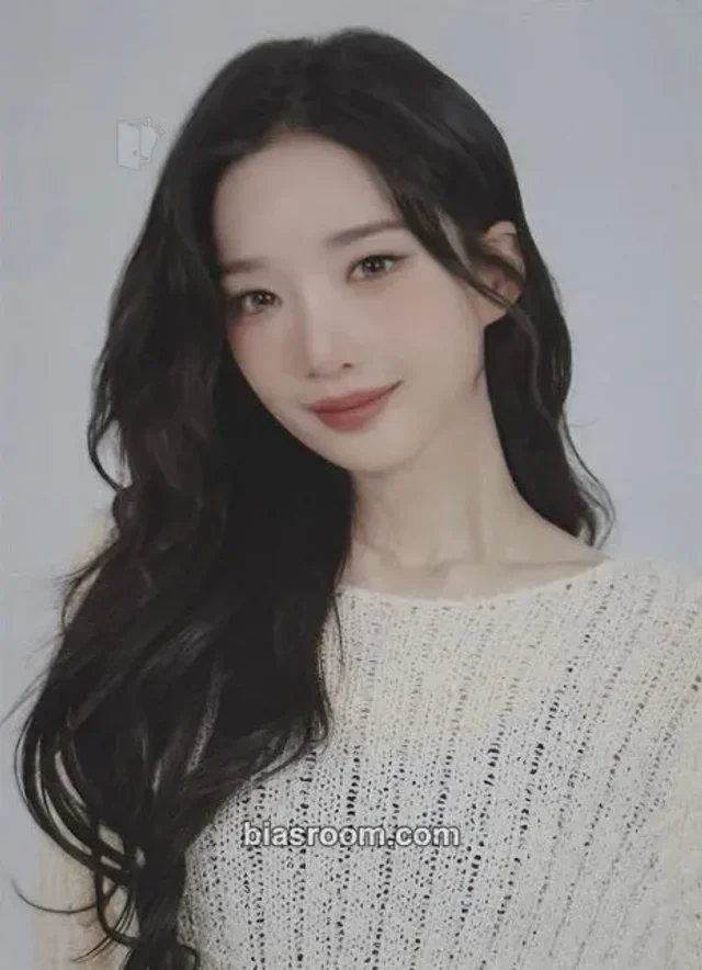 Yooyeon tripleS Special Japan Online Lottery K-pop photocard