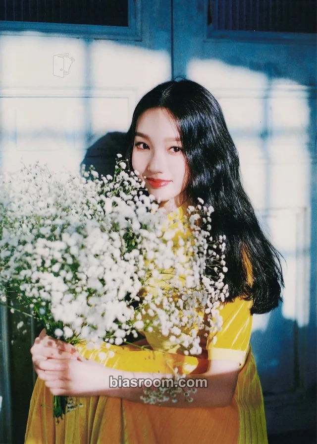 Go Won LOONA FamilyMart K-pop photocard