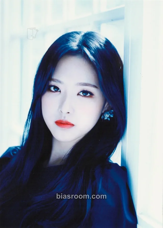 HyeJu LOONA FamilyMart K-pop photocard