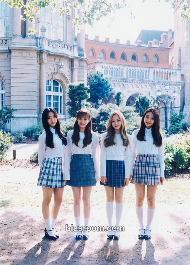 LOONA FamilyMart K-pop photocard