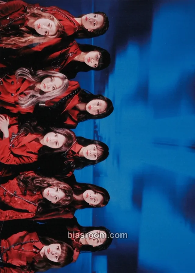 LOONA FamilyMart K-pop photocard