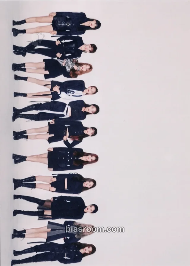 LOONA FamilyMart K-pop photocard