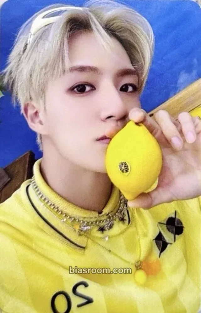 Jeno NCT DREAM 2026 Season’s Greetings K-pop photocard