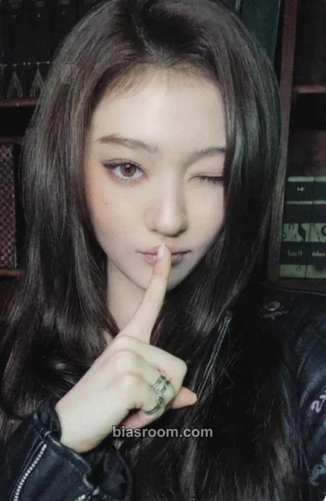 Photocard K-pop Ella MEOVV GO HARD