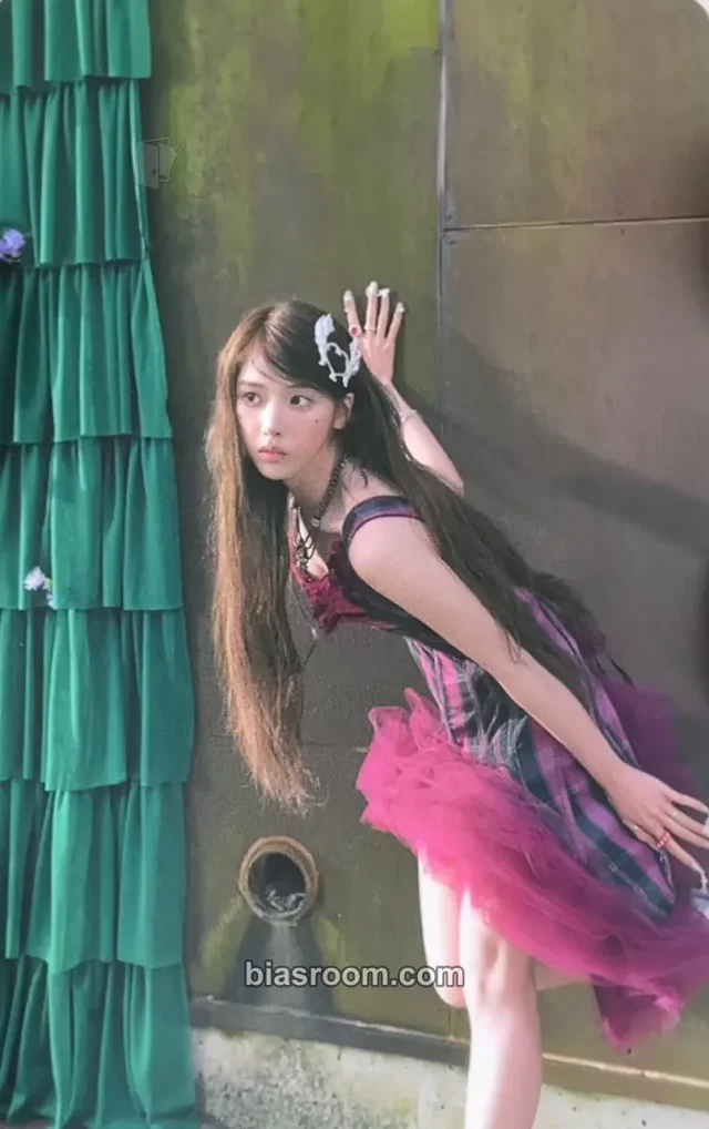 Jiwoo NMIXX Strange Muse K-pop photocard
