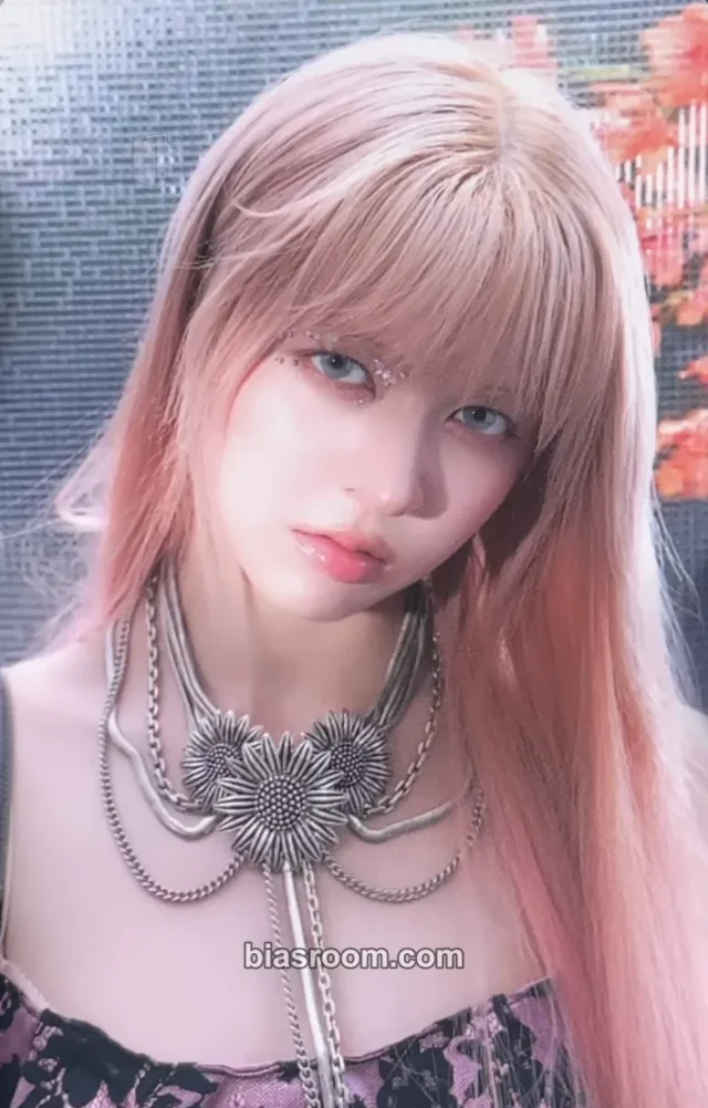 Lily NMIXX Strange Muse K-pop photocard