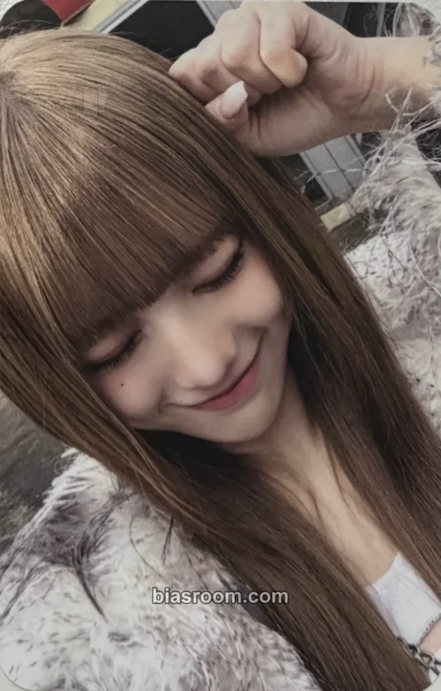 Photocard K-pop Serina MADEIN Girl Meets Boy