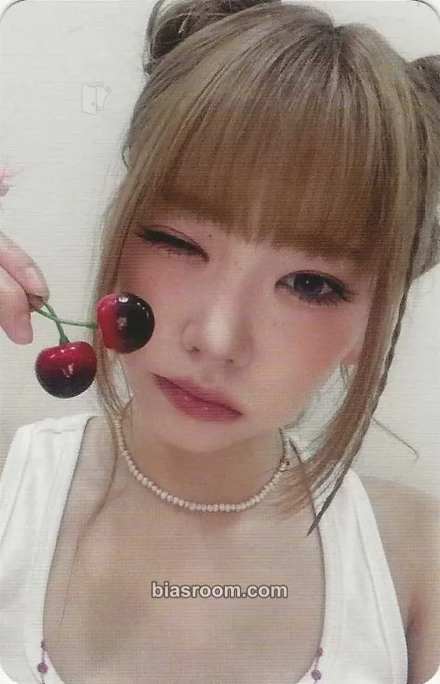 Chaei HEART OF WOMAN Heart Byte : LEGACY K-pop photocard