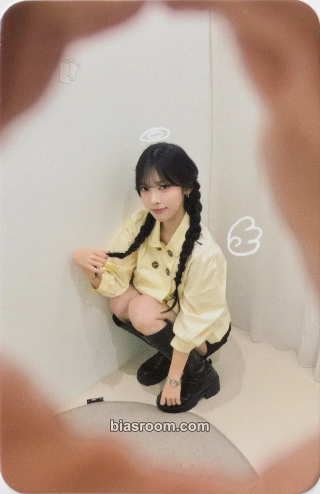 May RESCENE Runaway K-pop photocard