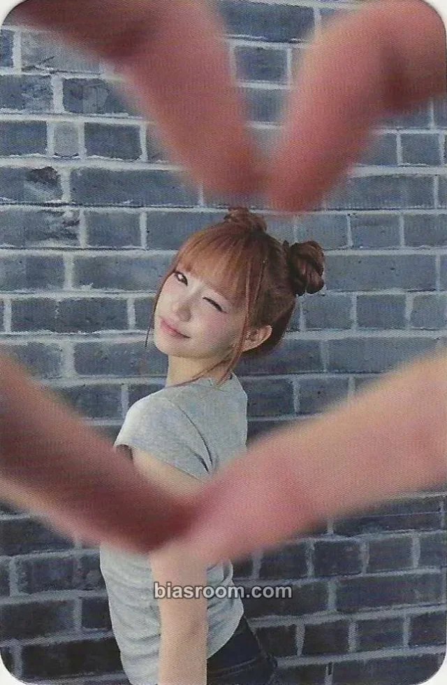 Chaei HEART OF WOMAN Heart Byte : LEGACY K-pop photocard
