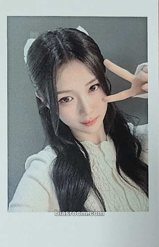 Yubin tripleS Beyond Beauty K-pop photocard