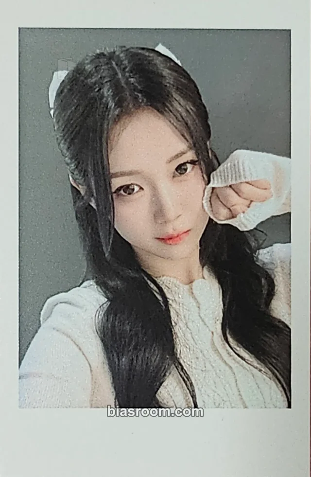 Yubin tripleS Beyond Beauty K-pop photocard
