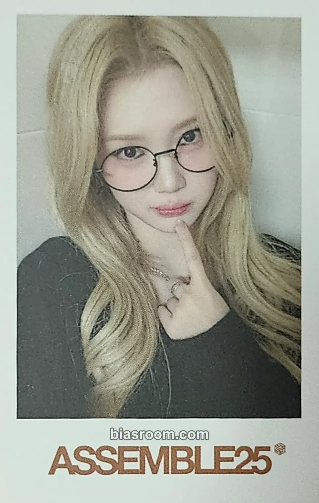 Yubin tripleS Assemble25 K-pop photocard