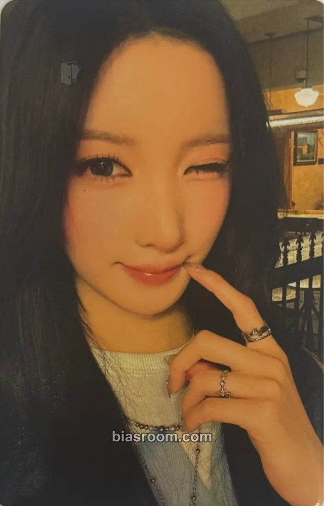 Yuki PURPLE KISS RBW Cafe K-pop photocard