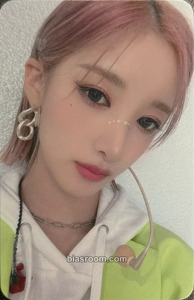 Yuki PURPLE KISS Geekyland K-pop photocard