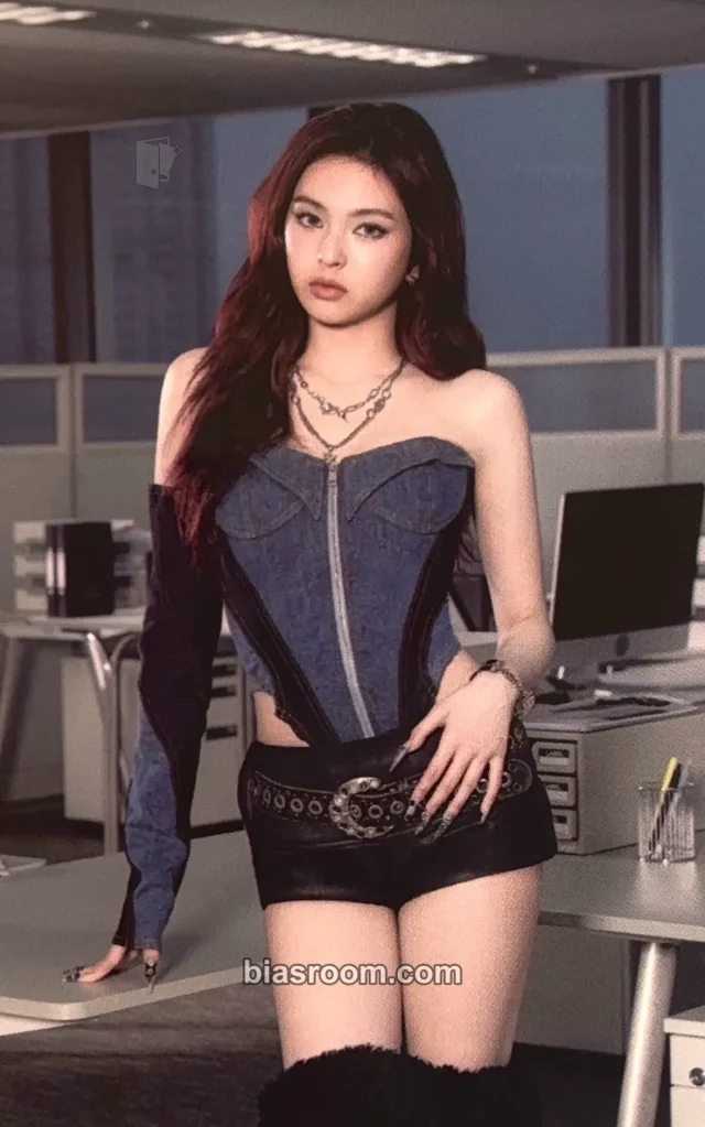 Photocard K-pop Chiquita BABYMONSTER CHOOM World Tour