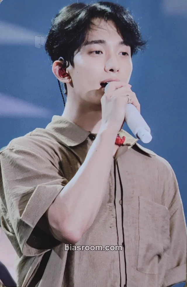 DK SEVENTEEN [FOLLOW FELLOW] HYBE INSIGHT EXHIBITION K-pop photocard